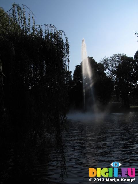 SX29538 Fountain in Breda park